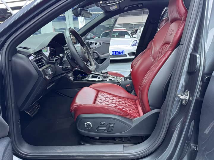 Фото 4 - Audi S4