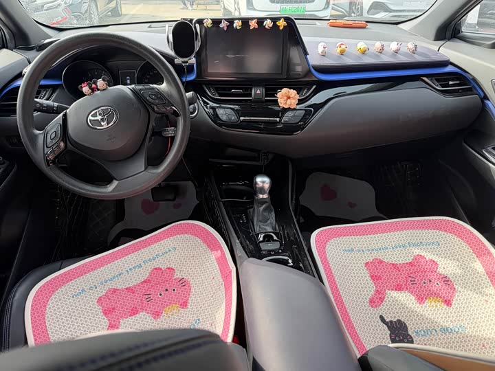 Фото 8 - Toyota C-HR