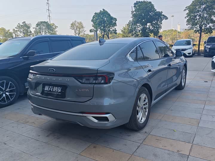 Фото 4 - Ford Mondeo