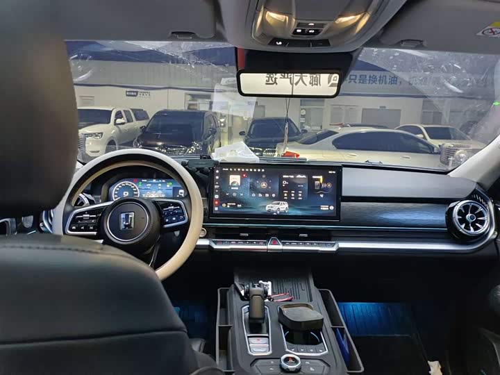 Фото 9 - Tank 400 Hybrid