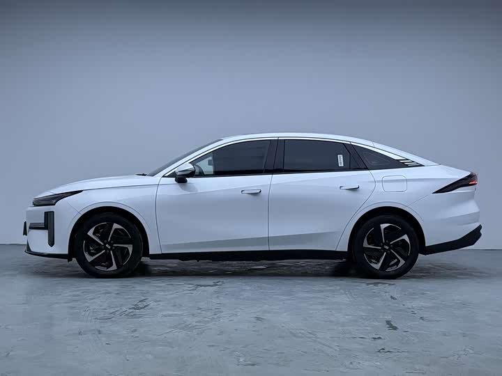 Фото 7 - Geely Galaxy L6