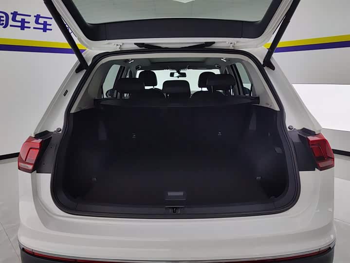 Фото 4 - Volkswagen Tiguan L Pro