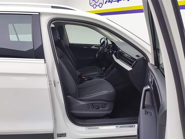 Фото 8 - Volkswagen Tiguan L Pro