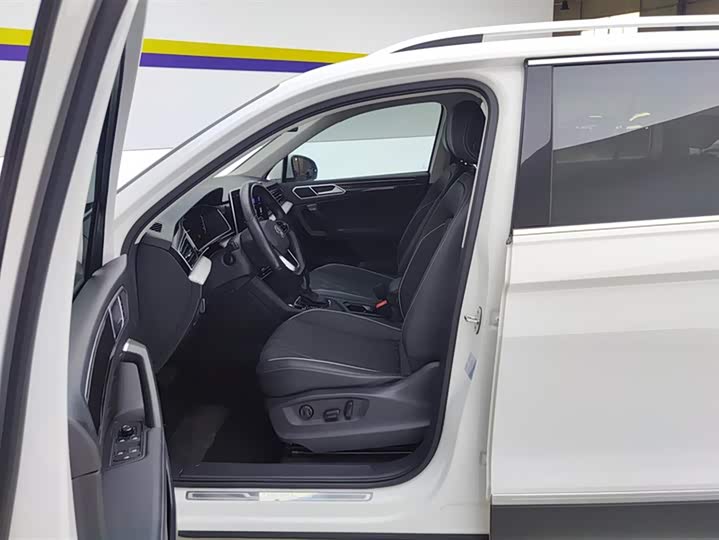 Фото 9 - Volkswagen Tiguan L Pro