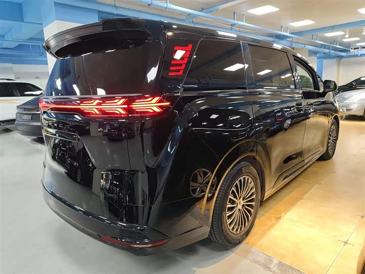 Фото 7 - Denza D9