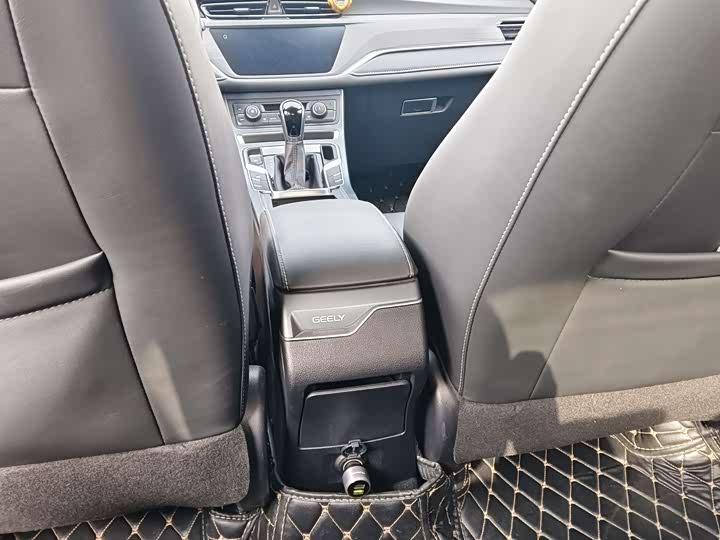 Фото 8 - Geely Emgrand