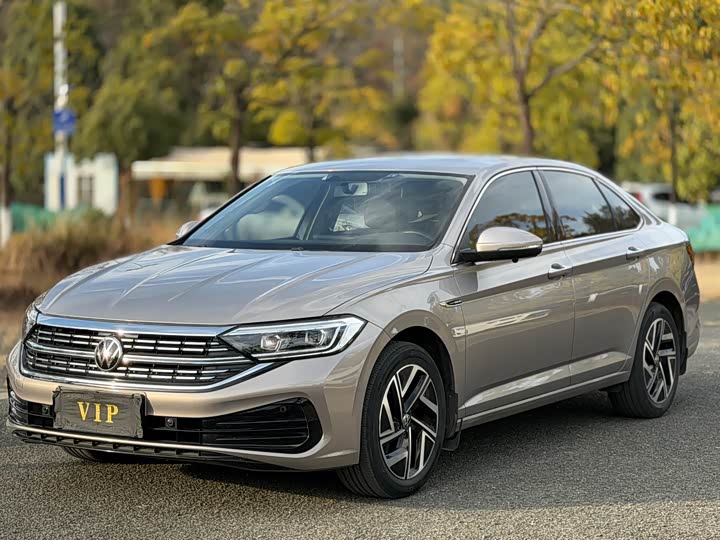 Фото 1 - Volkswagen Sagitar L