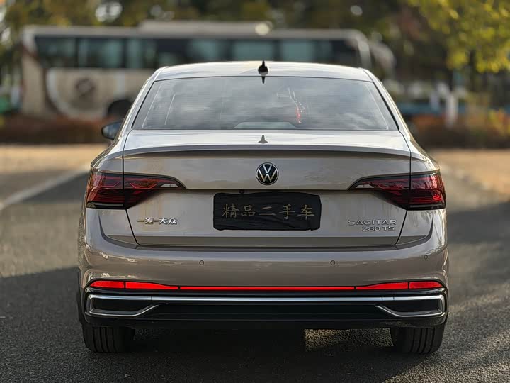Фото 8 - Volkswagen Sagitar L