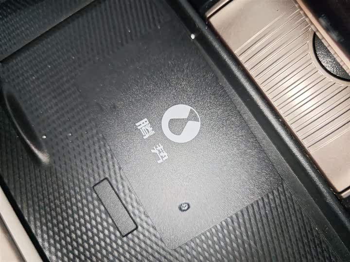 Фото 9 - Denza D9