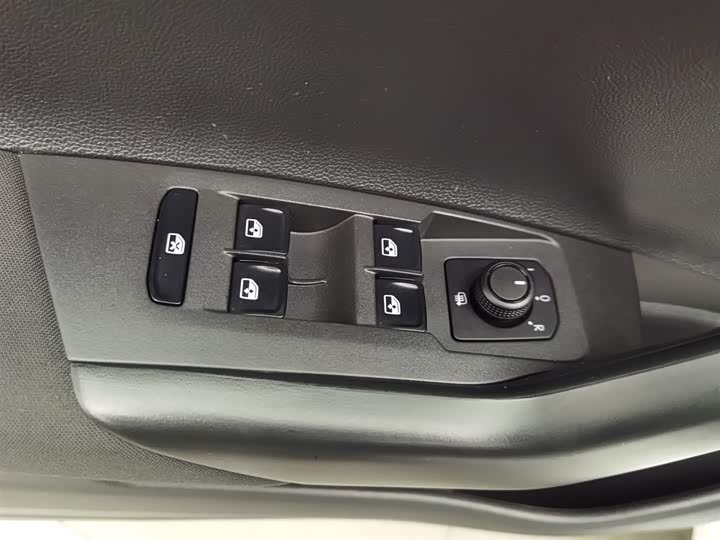 Фото 9 - Volkswagen Polo