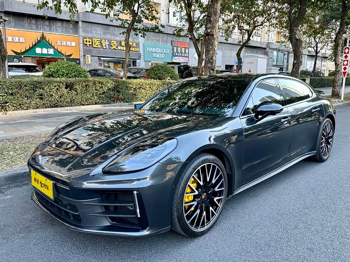 Фото 1 - Porsche Panamera