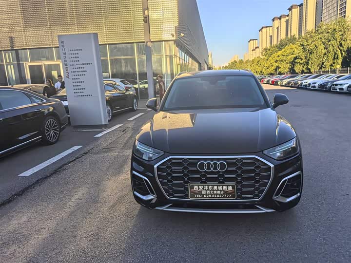 Фото 1 - Audi Q5L