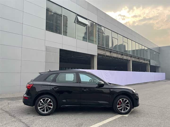 Фото 2 - Audi Q5L