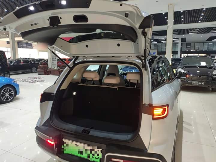 Фото 9 - BYD Yuan Up