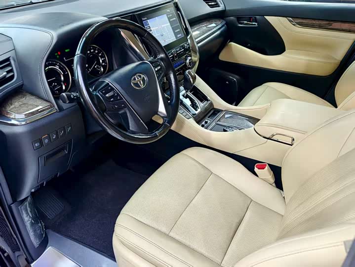 Фото 3 - Toyota Vellfire