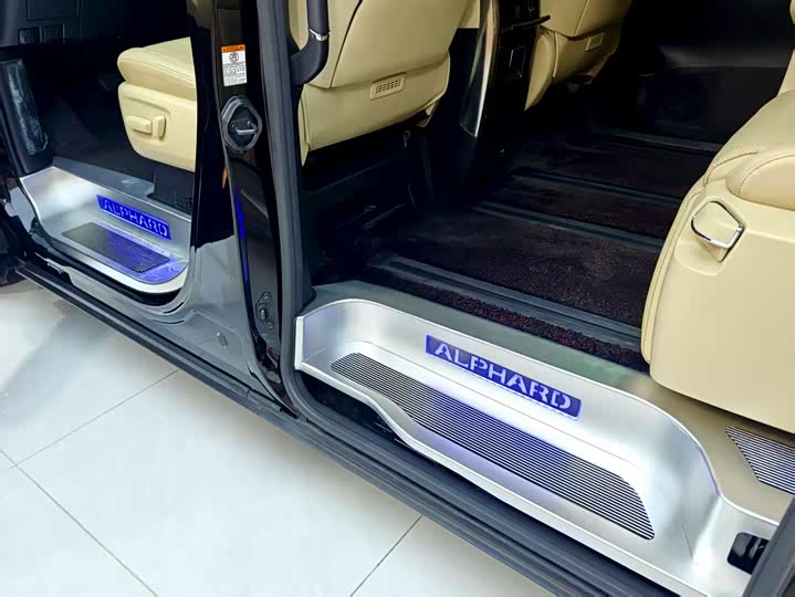 Фото 6 - Toyota Vellfire