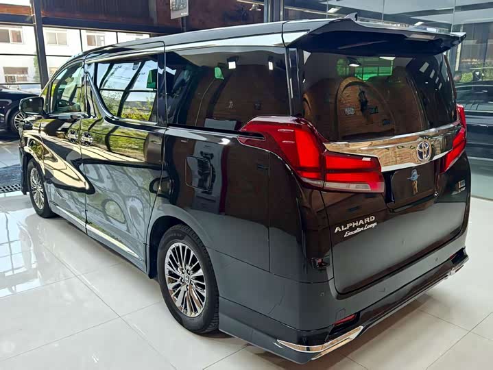 Фото 7 - Toyota Vellfire