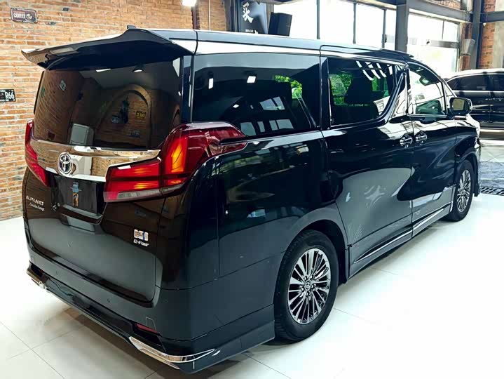 Фото 9 - Toyota Vellfire