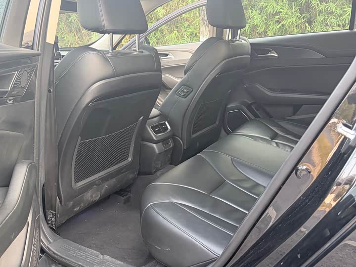 Фото 6 - Hongqi H5