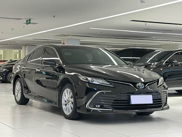 Фото 3 - Toyota Camry