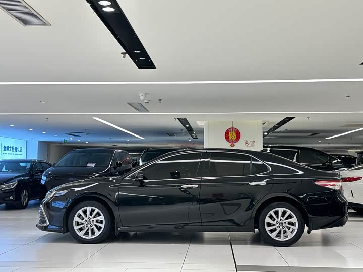 Фото 4 - Toyota Camry