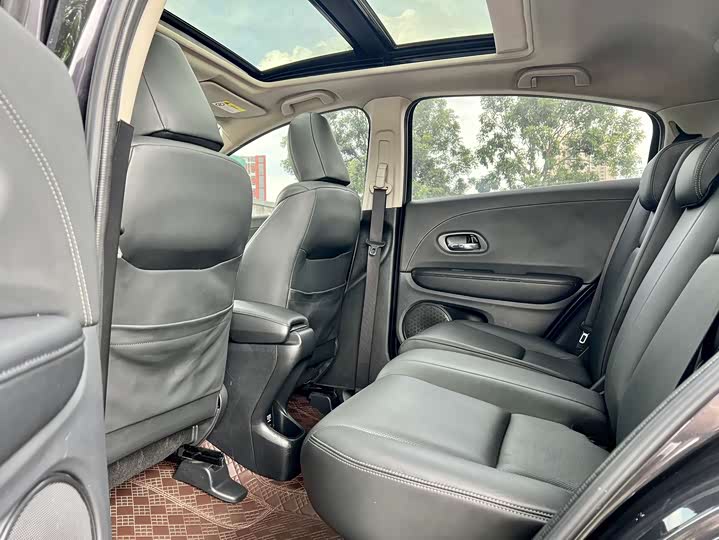 Фото 9 - Honda Vezel