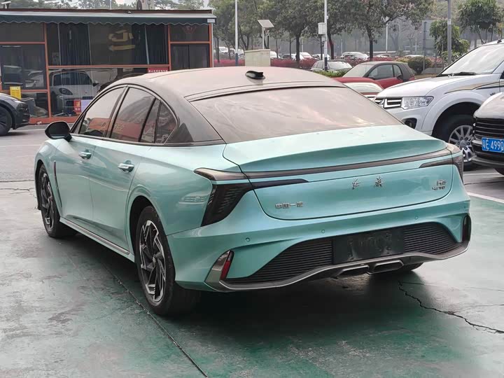 Фото 5 - Hongqi H6