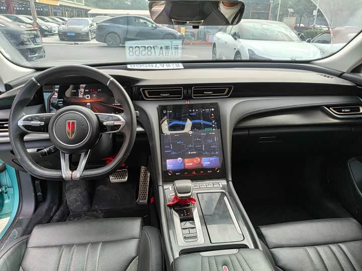 Фото 7 - Hongqi H6