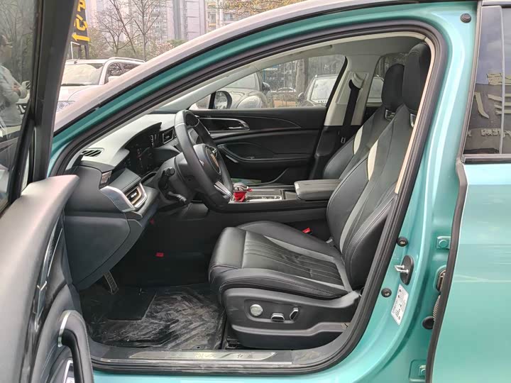 Фото 8 - Hongqi H6