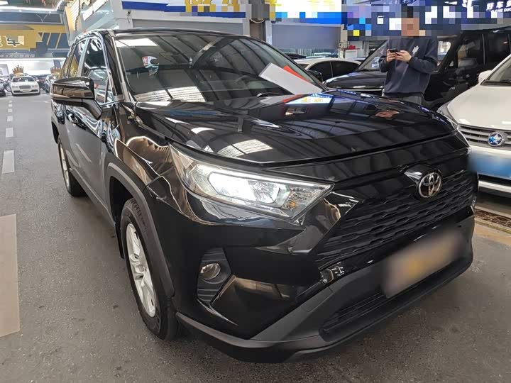 Фото 4 - Toyota RAV4