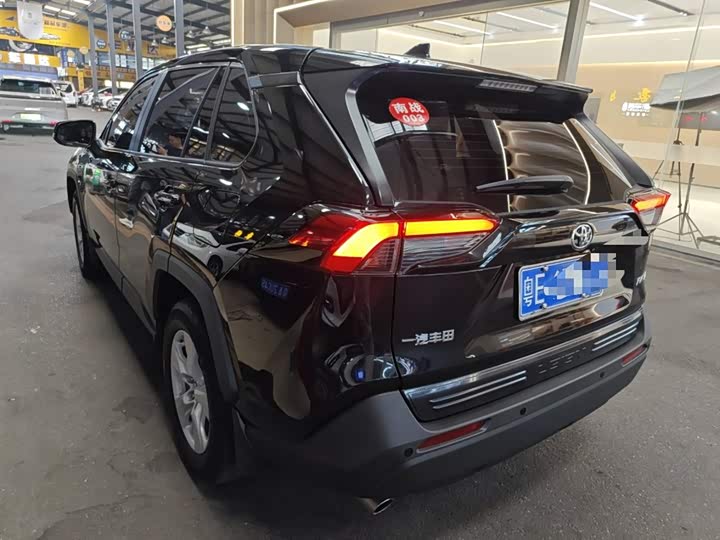 Фото 5 - Toyota RAV4