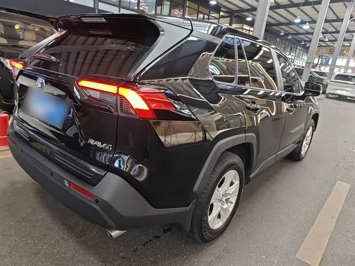 Фото 7 - Toyota RAV4