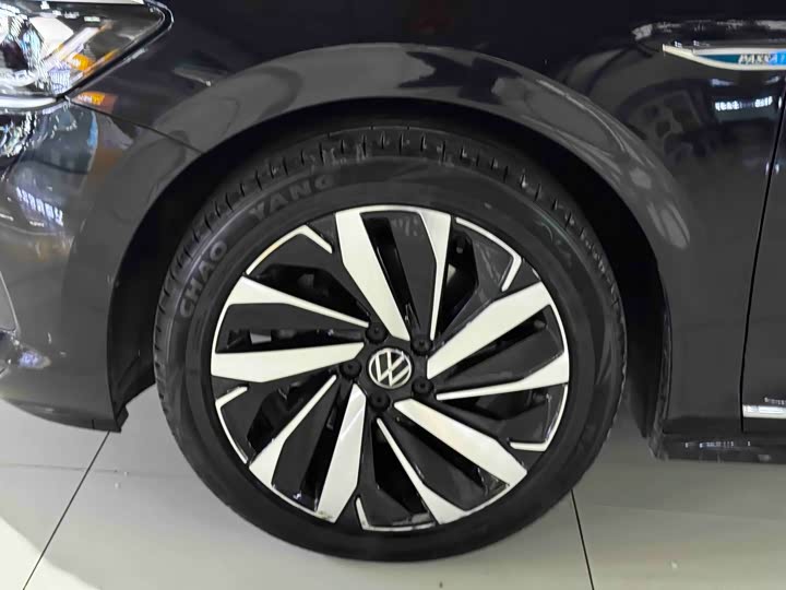 Фото 4 - Volkswagen Passat