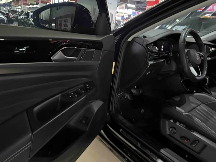 Фото 8 - Volkswagen Passat