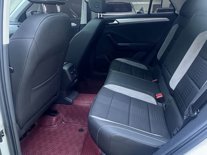 Фото 8 - Volkswagen T-Roc