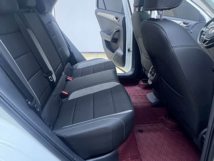 Фото 9 - Volkswagen T-Roc