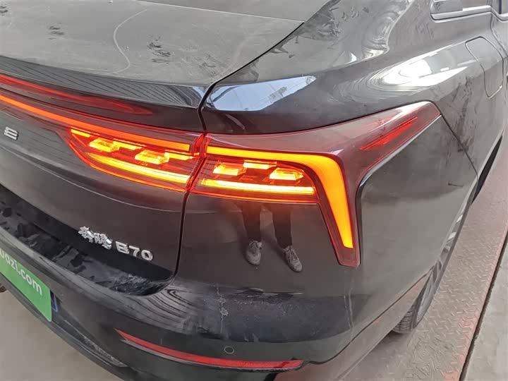 Фото 8 - Bestune B70