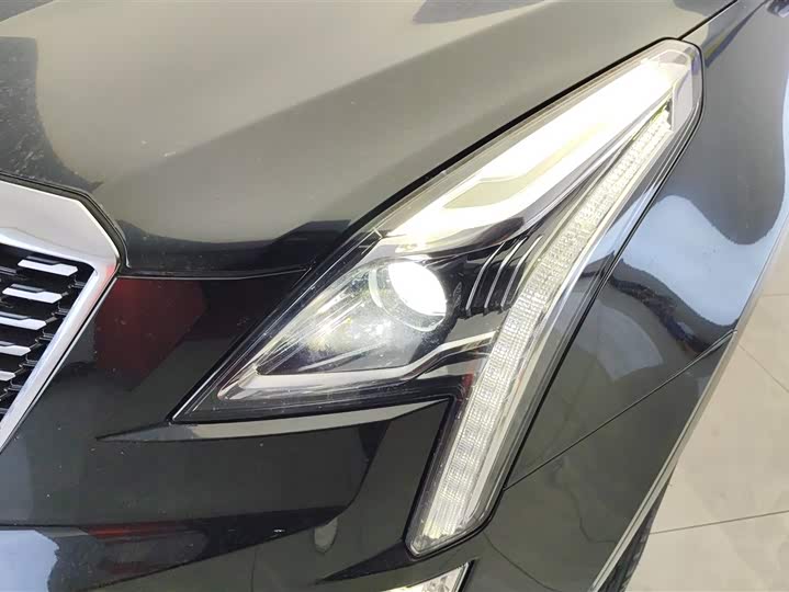 Фото 5 - Cadillac XT5