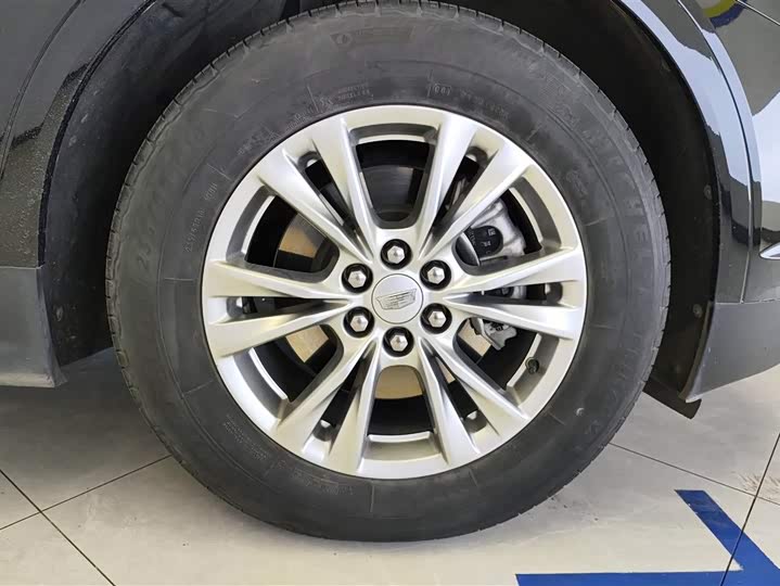 Фото 6 - Cadillac XT5