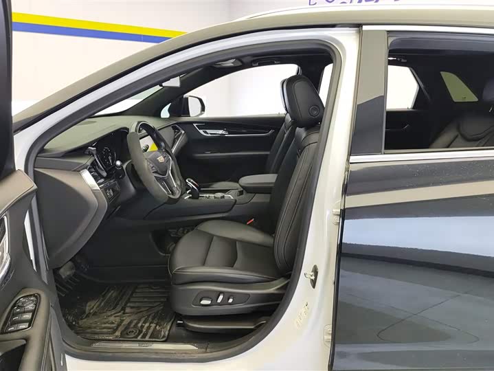 Фото 9 - Cadillac XT5