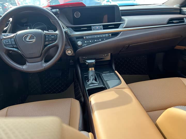 Фото 5 - Lexus ES
