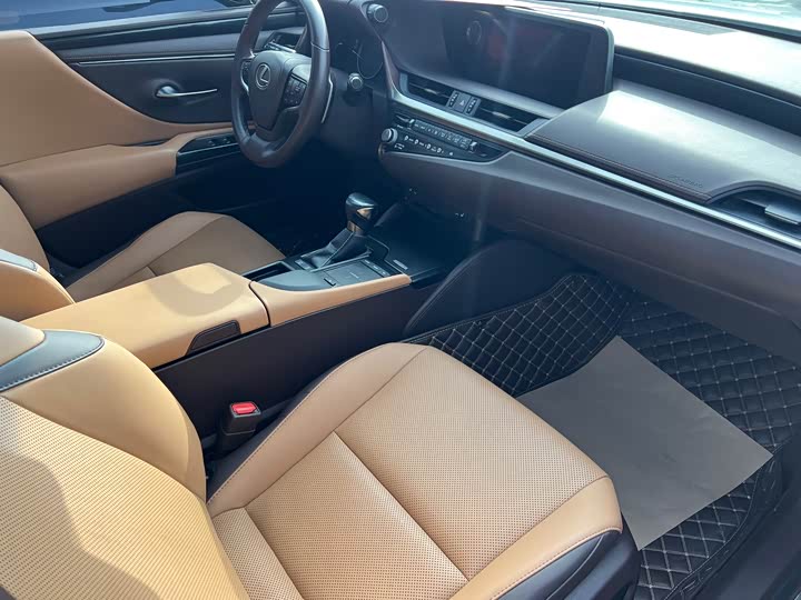 Фото 6 - Lexus ES