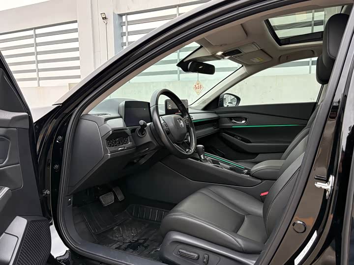 Фото 4 - Honda Accord