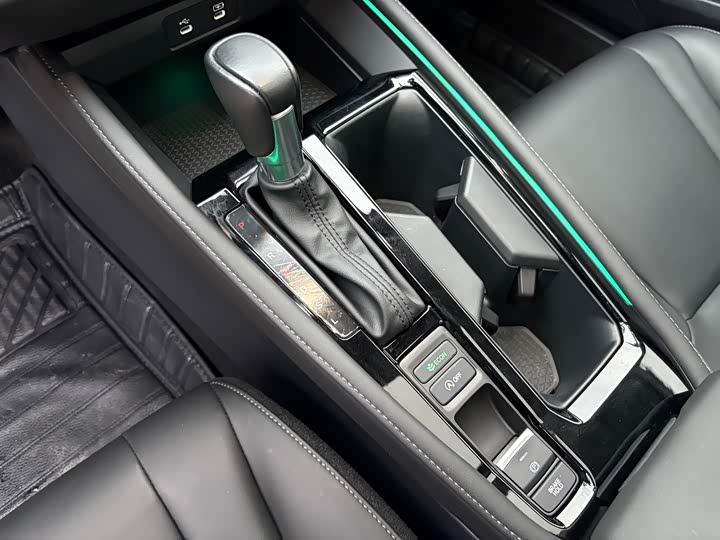 Фото 9 - Honda Accord