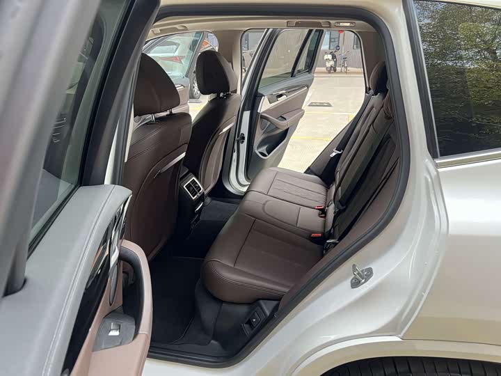 Фото 8 - BMW iX3