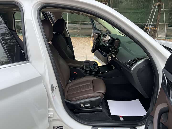 Фото 9 - BMW iX3