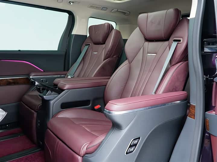 Фото 3 - Hongqi HQ9