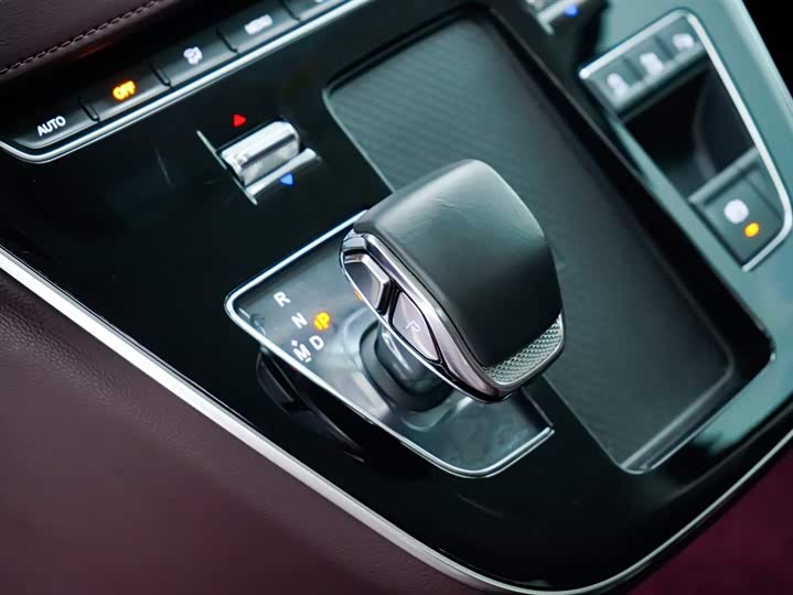 Фото 7 - Hongqi HQ9