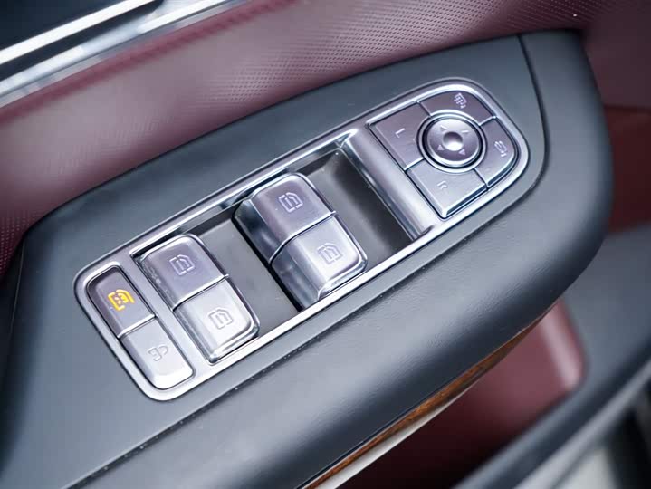 Фото 9 - Hongqi HQ9