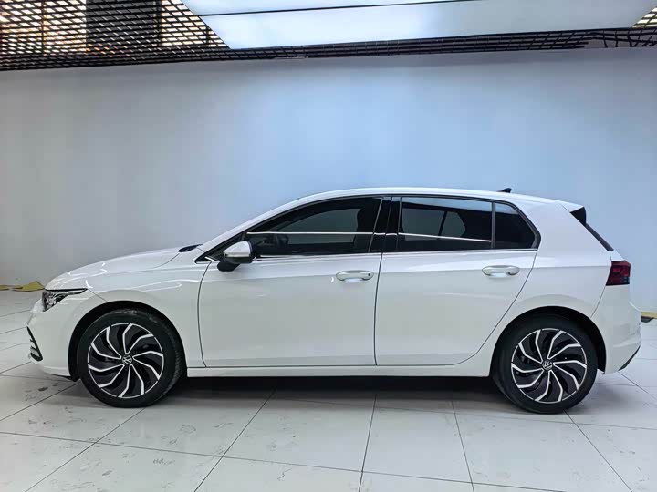 Фото 3 - Volkswagen Golf